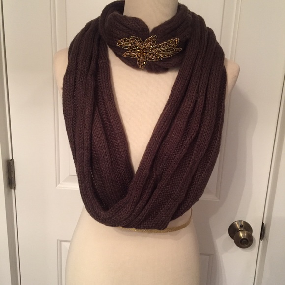 NEW C.C EXCLUSIVES SCARF BROWN KNIT INFINITY FLORAL BEAD ACCENT ACCESSORY - Picture 1 of 4